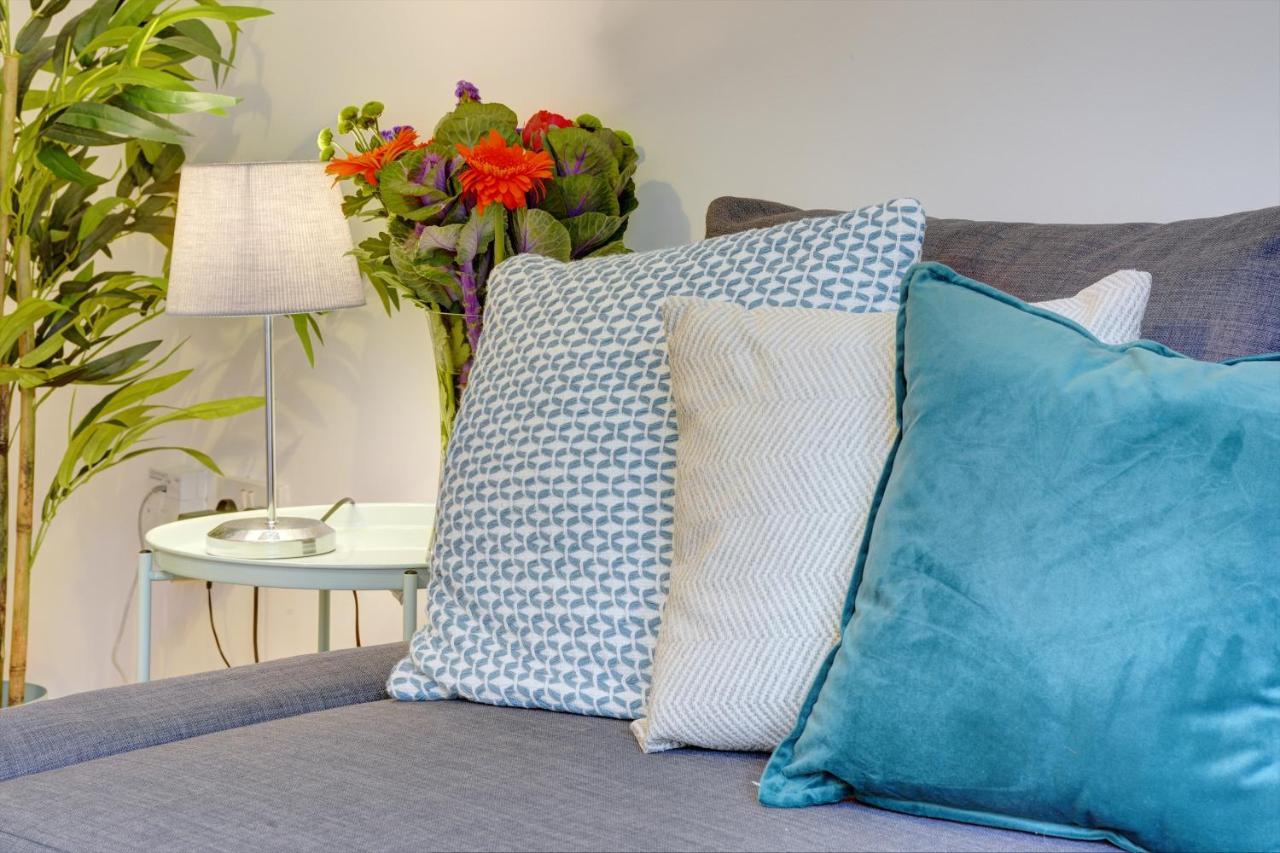 Modern 2 Bed House Sleeps 6 Southam Town Centre - Inspire Homes Ltd Exteriör bild